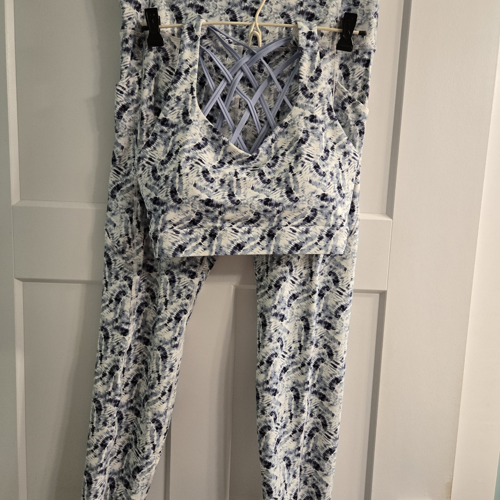 Zyia storm brushed Hendrix pocket criterion 7/8  leggings And Oh So Strappy Bra